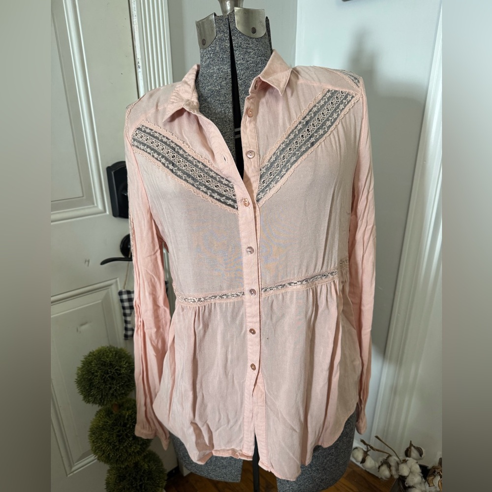 Women’s Free People Wild Wind Lace Inset Peach Button Down Top size Small